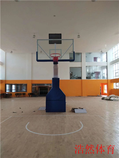 新疆安装室内电动液压篮球架效果展示