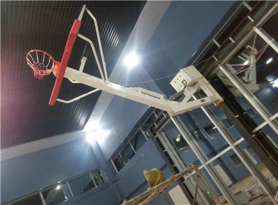 体育的电动篮球架安装展示效果