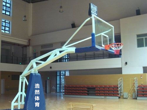 学校室内比赛电动液压篮球架安装现场图1