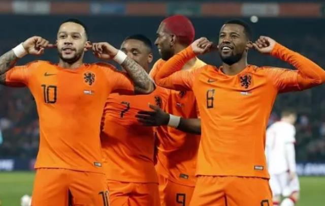 荷兰足球队(荷兰足球队被称为什么) 图