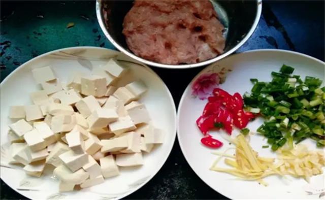 肉末炖豆腐怎么做(肉末炖老豆腐的家常做法)图1