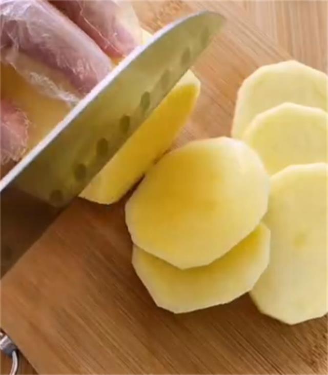 气泡土豆片的做法(气泡土豆片的做法大全)图1