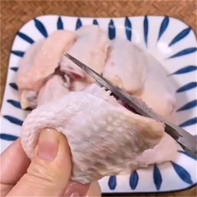 酸甜鸡翅的做法(甜味鸡翅怎么做)
