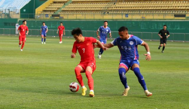 中国男足在热身赛中4-0大胜石家庄功夫队，备战新西兰比赛图1
