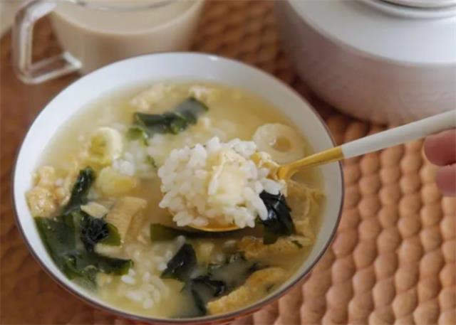 吃汤泡饭容易得胃病吗